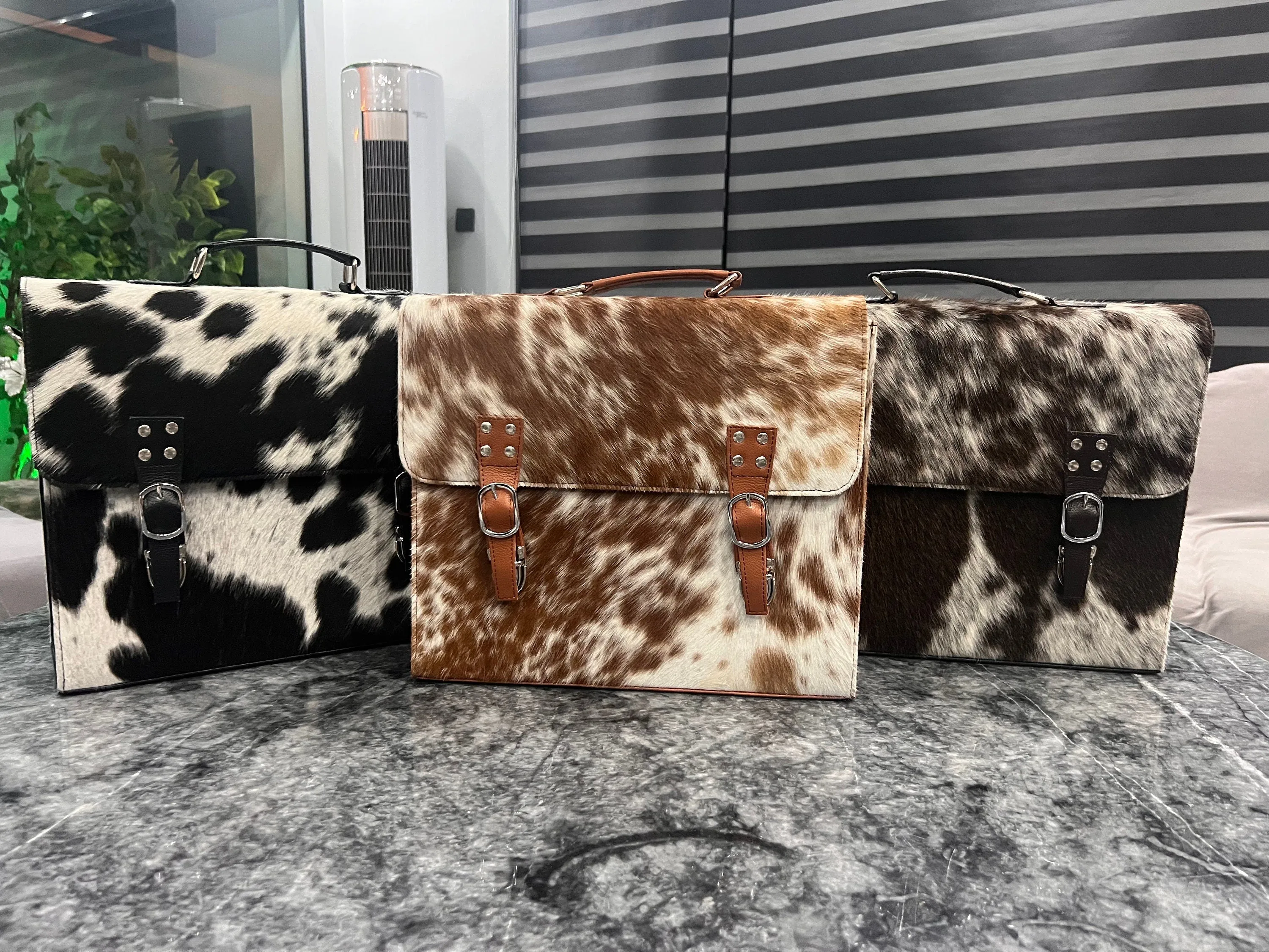 Cowhide Laptop Briefcase Hand Bag travel documents bags Cowhide Hand Bags, Baby Weekender Hand Bag, Ladies Hand Bags, Leather Bags