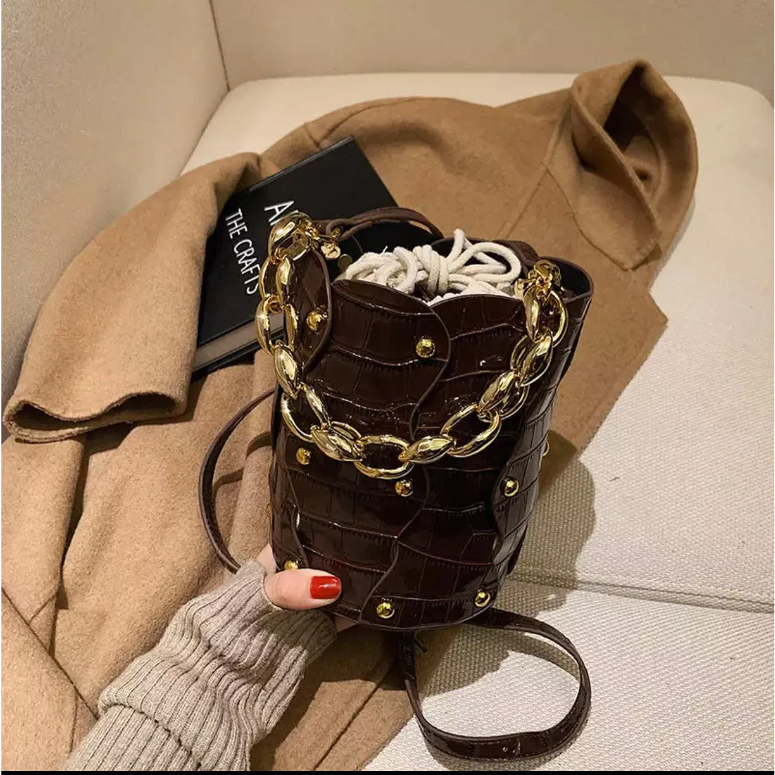 Stone pattern Chain Tote Bucket bag